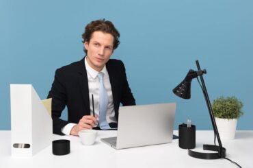 Founders' Guide to Hiring and Cash Management