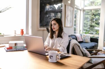 This guide equips new founders with the key ingredients for success: continuous learning, a rock-solid foundation, happy customers, smart finances, a sprinkle of innovation, and a sprinkle of self-care.